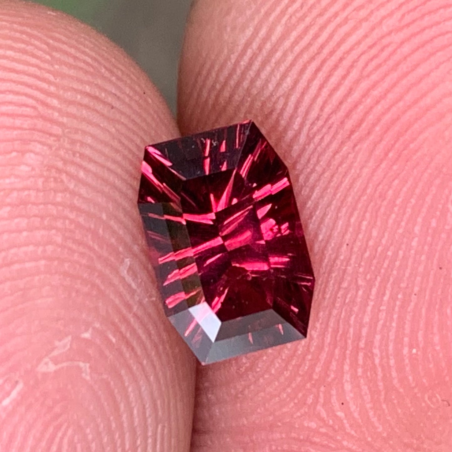 Red Garnet Fantasy / Concave Cut Modified Rectangular 1.40 Ct Natural Loose Gemstone For Jewelry Making
