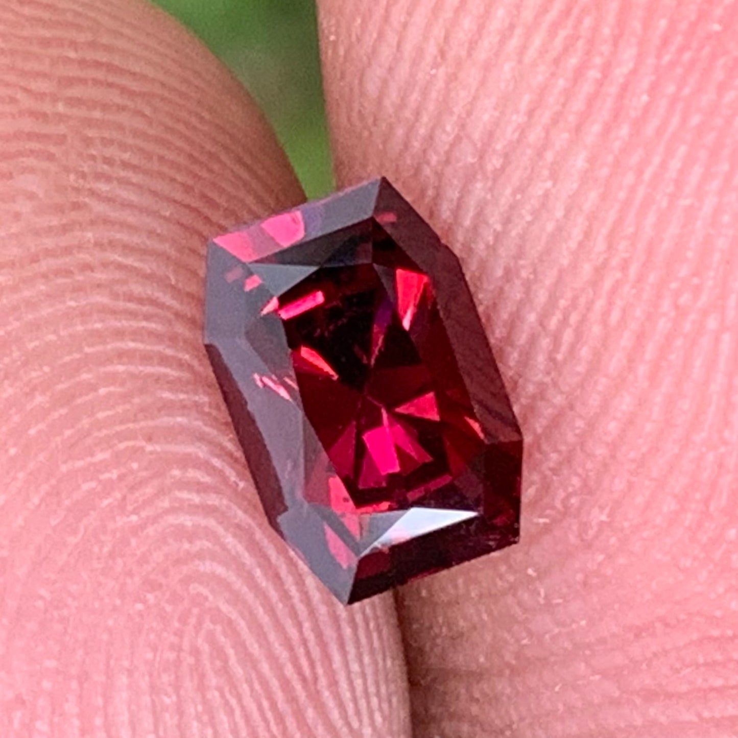 Red Garnet Elongated Octagon 7.7 mm / 1.41 Ct Natural Loose Gemstone For Jewelry Making