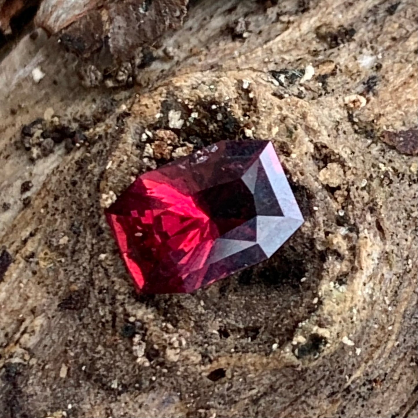 Red Garnet Modified Rectangular 0.98 Ct Natural Loose Gemstone For Jewelry Making 💎✨