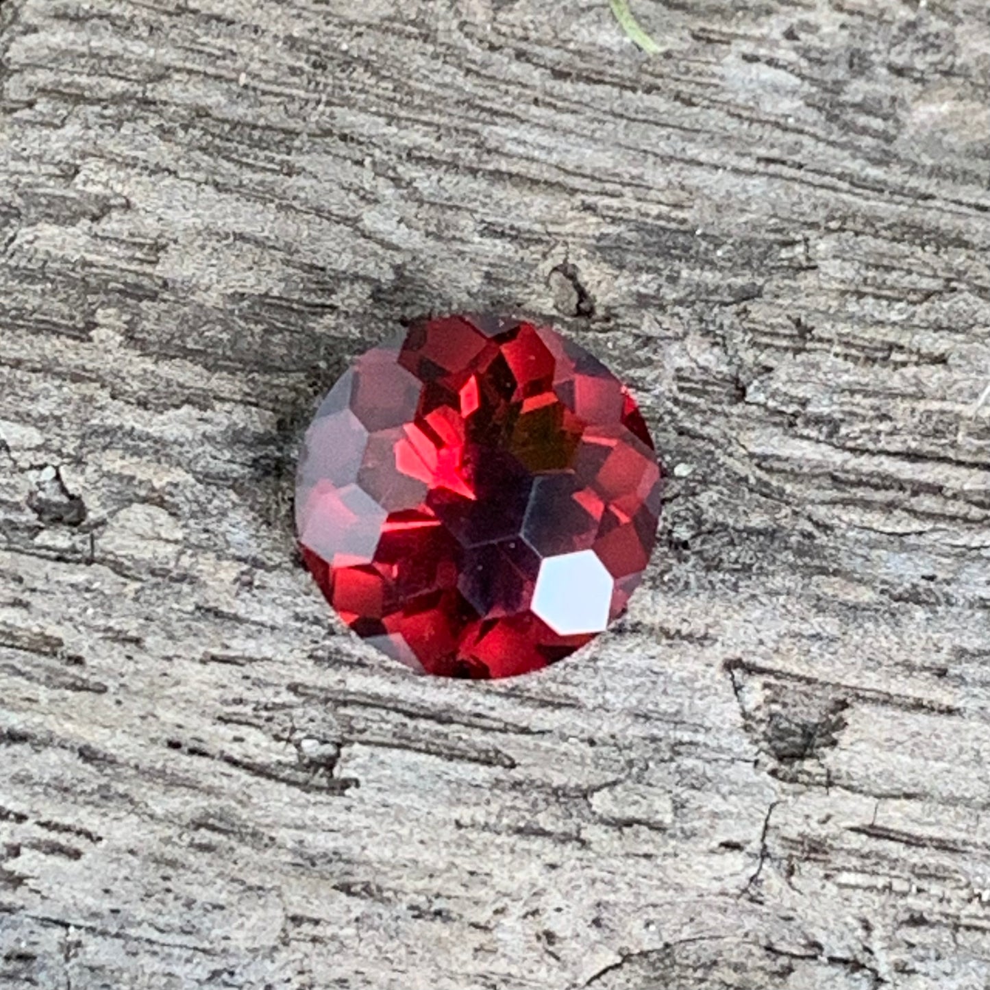 Garnet Round 8 mm / 2.30 Ct Fancy Football Cut Loose Gemstone For Contemporary Jewelry