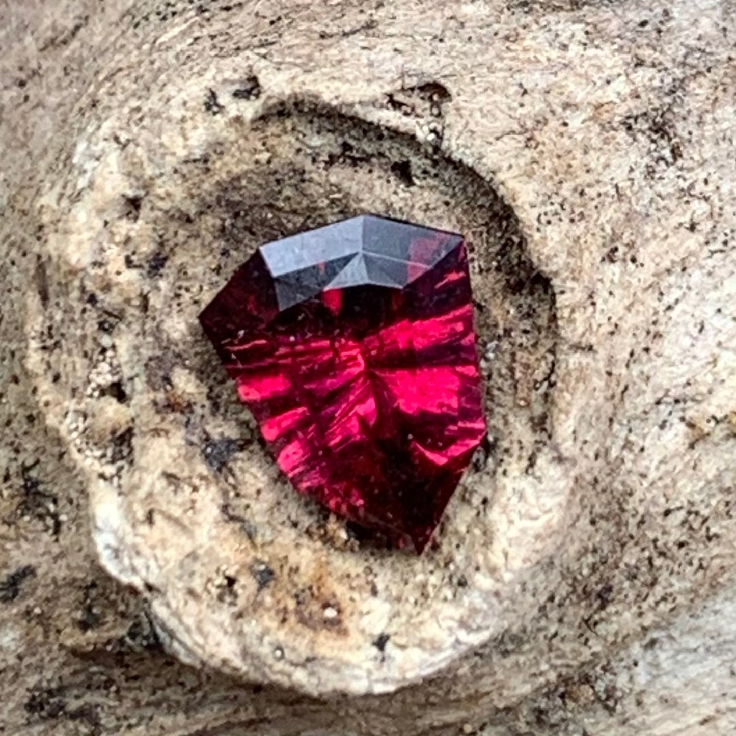 Red Garnet Fantasy / Concave Cut Fancy Shield 0.67 Ct Natural Loose Gemstone For Jewelry Making 💎✨