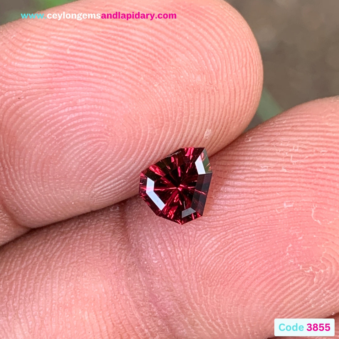 Red Garnet Fantasy Cut / Concave Cut Geometric Shape Shield 1.03 Ct Natural Loose Gemstone For Jewelry Making 💎✨