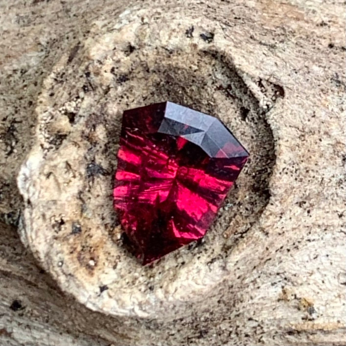 Red Garnet Fantasy / Concave Cut Fancy Shield 0.67 Ct Natural Loose Gemstone For Jewelry Making 💎✨