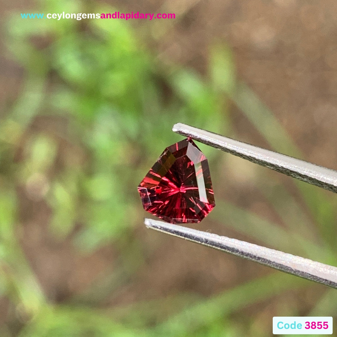 Red Garnet Fantasy Cut / Concave Cut Geometric Shape Shield 1.03 Ct Natural Loose Gemstone For Jewelry Making 💎✨