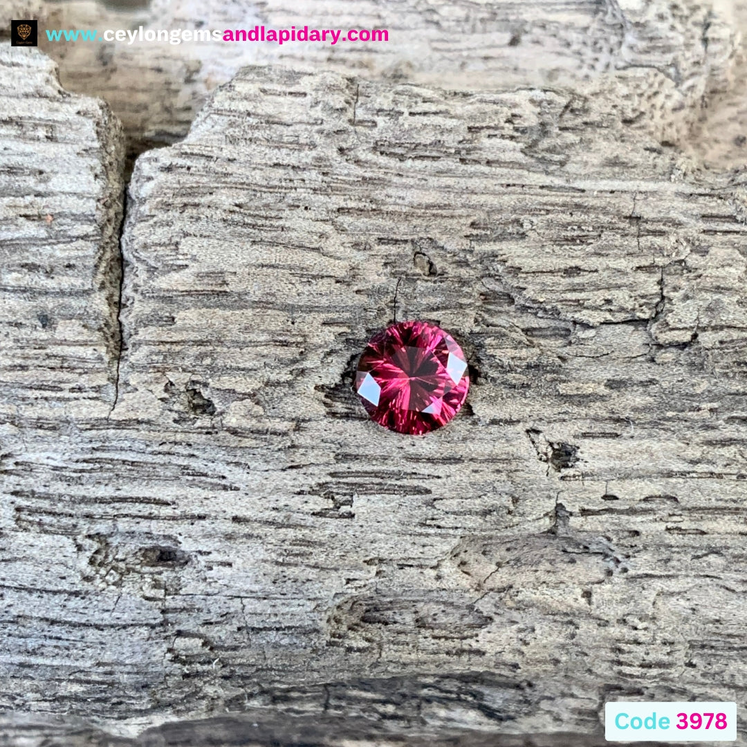 Red Garnet Fantasy Cut / Concave Cut 5.2 mm Round 0.62 Ct Natural Loose Gemstone For Jewelry Making 💎✨
