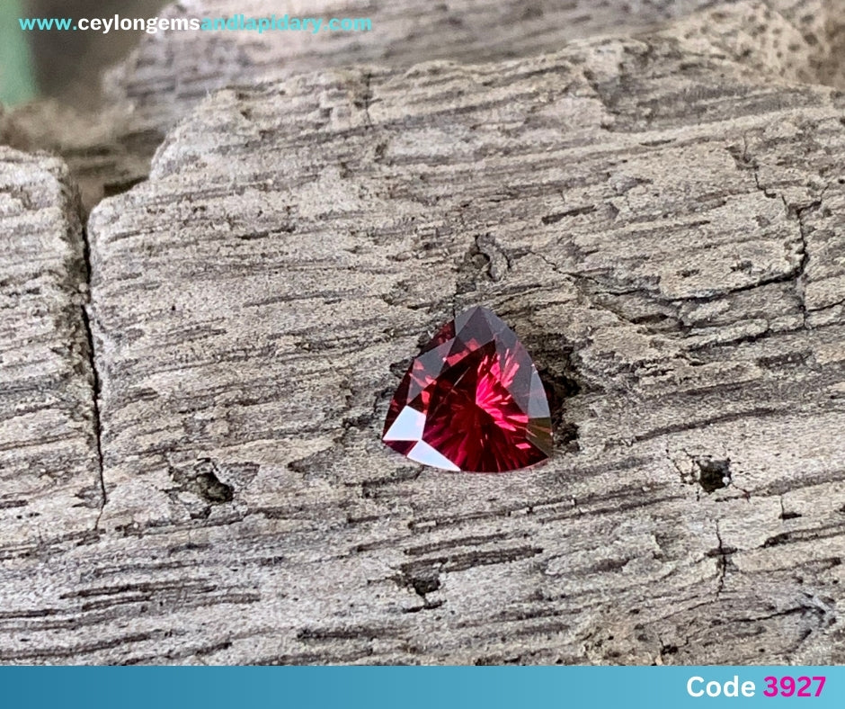 ✨ Red Garnet Concave Cut / Fantasy Cut Trillion 0.75 Ct Natural Loose Gemstone From Sri Lanka 💎