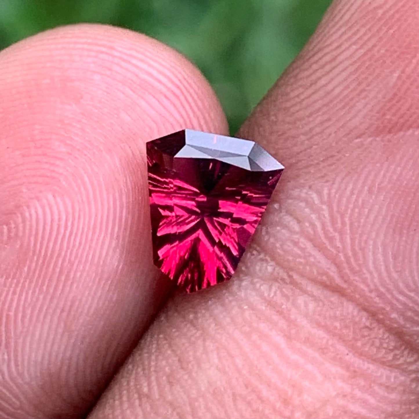 Red Garnet Fantasy / Concave Cut Fancy Shield 1.30 Ct Natural Loose Gemstone For Jewelry Making
