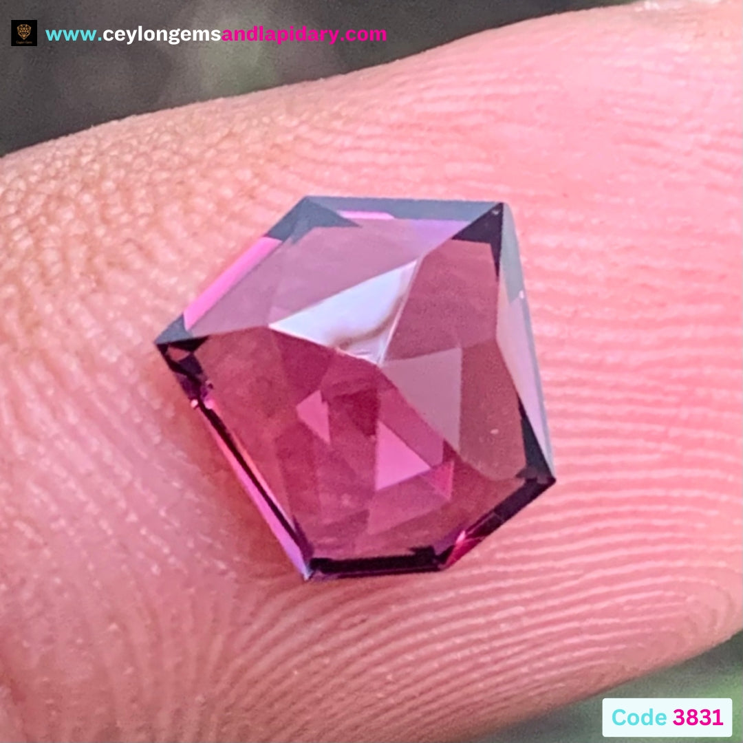 Rose Cut Reddish Pink Spinel 2.06 Ct 💎