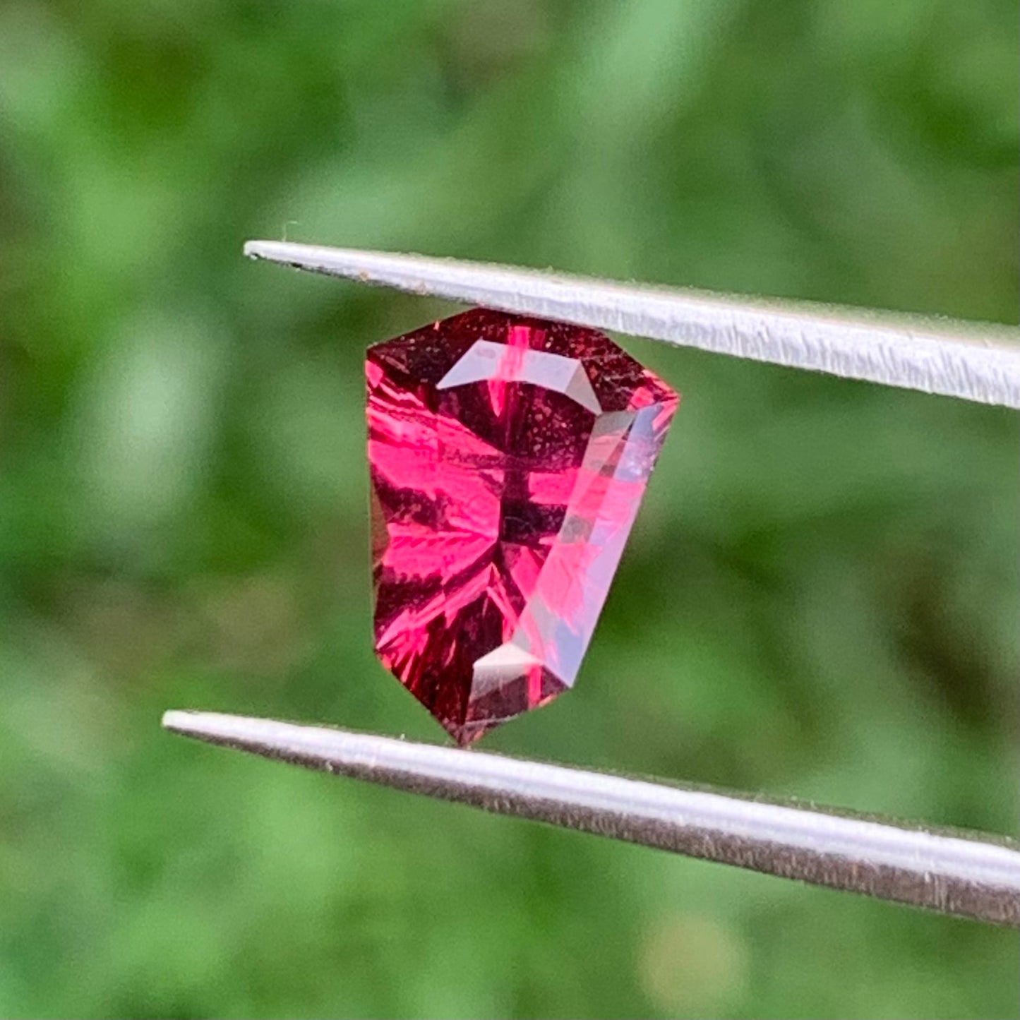 Red Garnet Fantasy / Concave Cut Fancy Shield 0.97 Ct Natural Loose Gemstone For Jewelry Making 💎✨