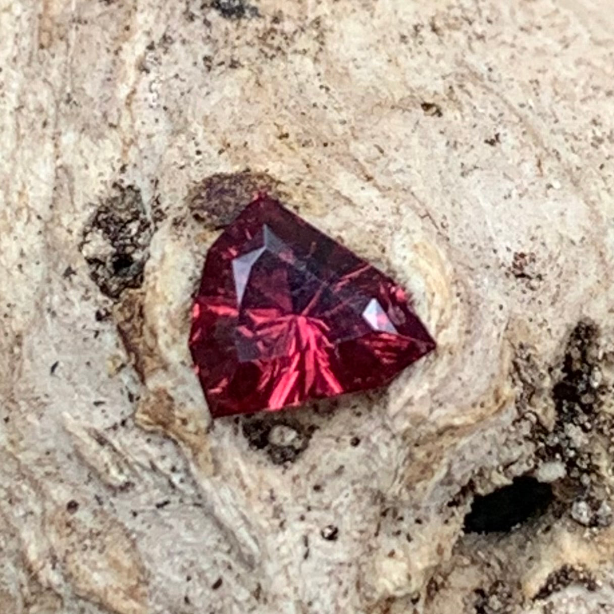 Red Garnet Fantasy / Concave Cut Fancy Shield 0.47 Ct Natural Loose Gemstone For Jewelry Making 💎✨