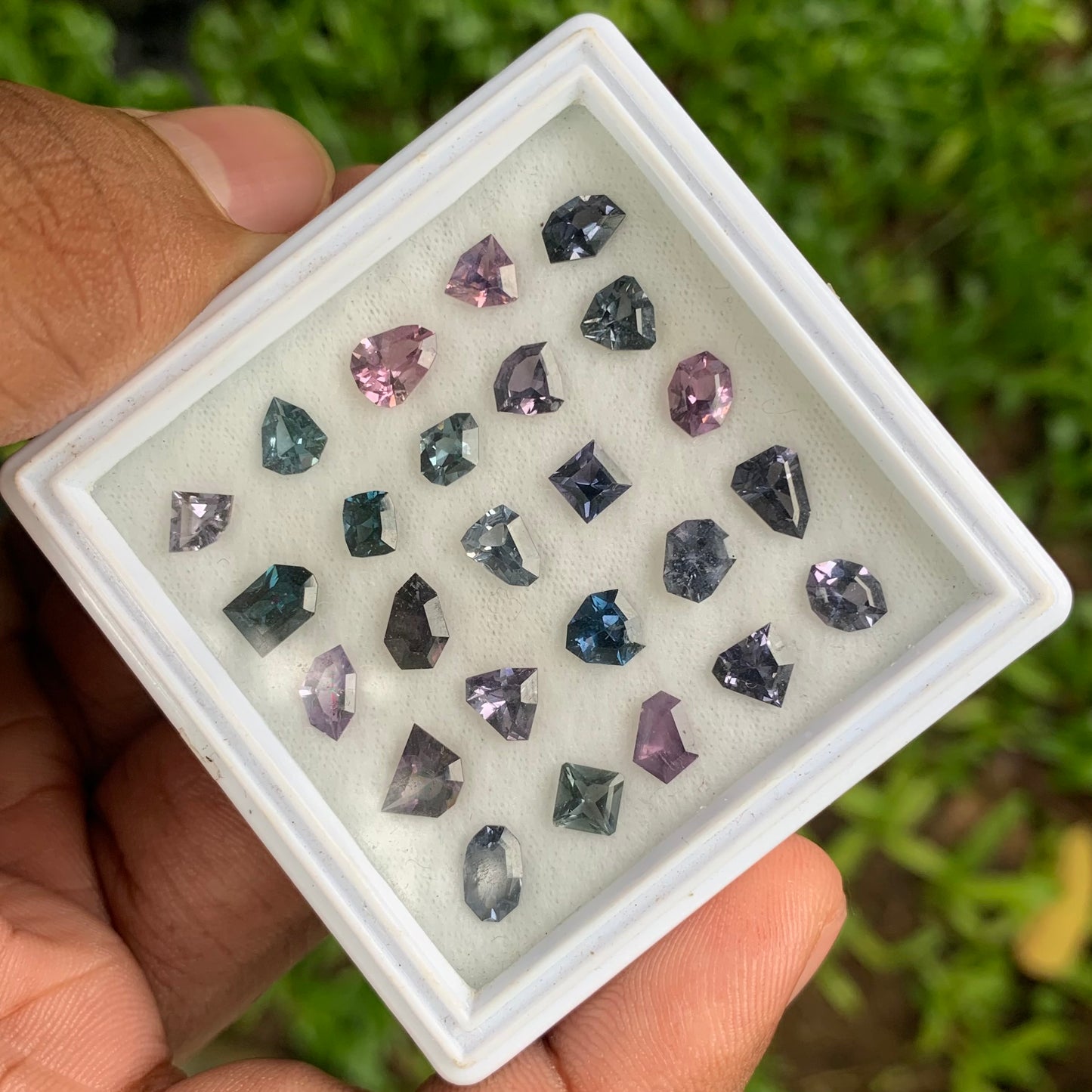 Spinel Geometric Shape Stones Parcel At Wholesale Price 12.21 Ct / 25 Stones