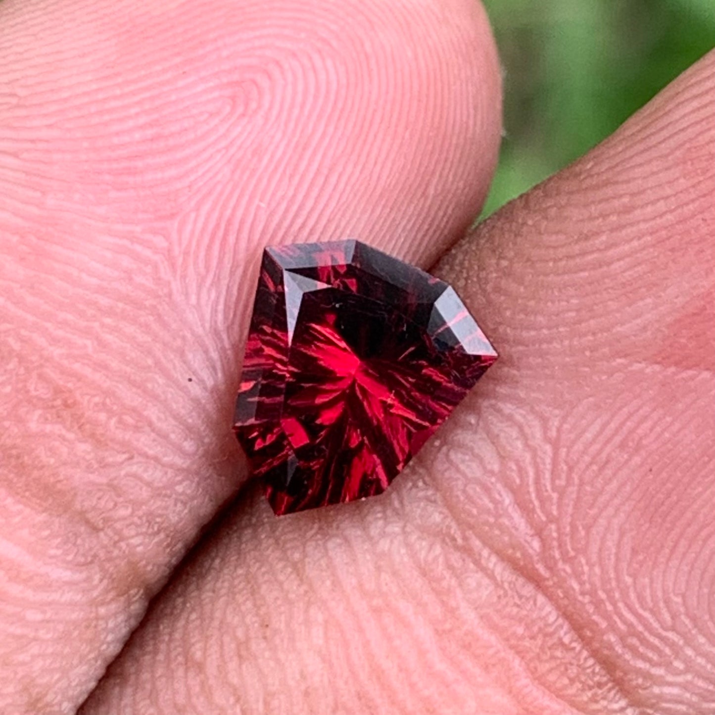 Red Garnet Fantasy / Concave Cut Fancy Shield 1.80 Ct Natural Loose Gemstone For Jewelry Making