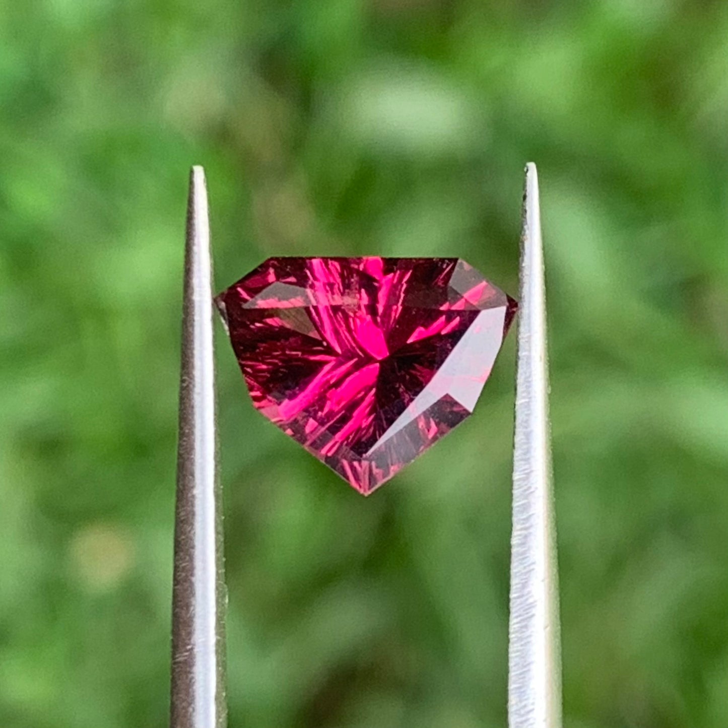 Red Garnet Fantasy / Concave Cut Fancy Trillion 1.50 Ct Natural Loose Gemstone For Jewelry Making 💎✨