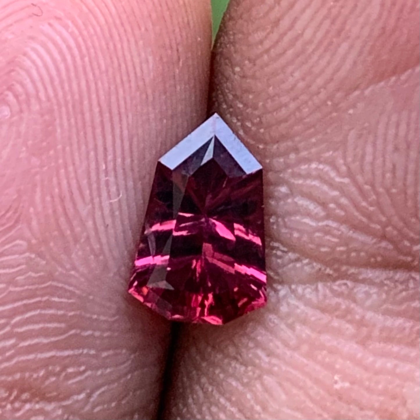 Red Garnet Fantasy / Concave Cut Fancy Shield 0.82 Ct Natural Loose Gemstone For Jewelry Making