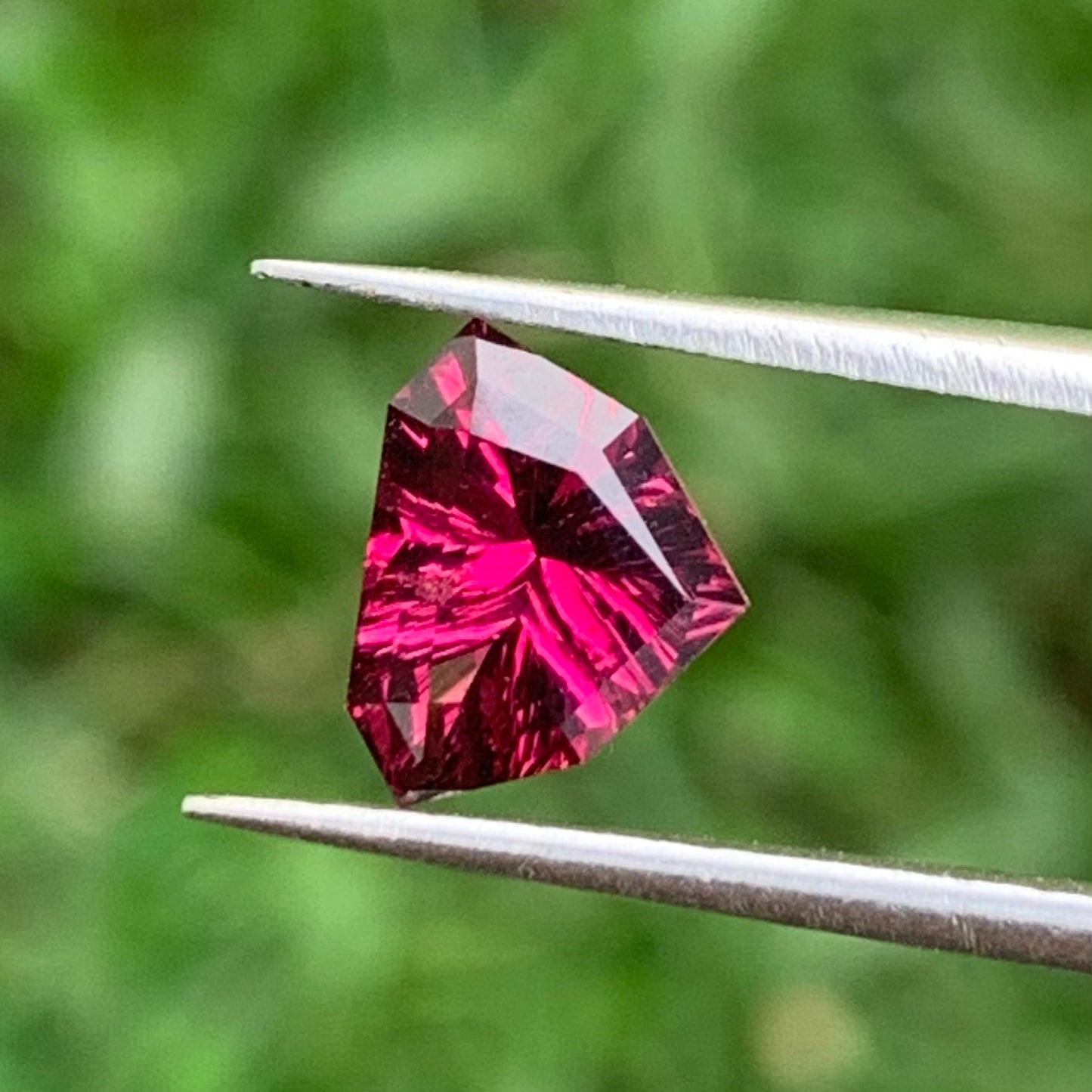 Red Garnet Fantasy / Concave Cut Fancy Trillion 1.50 Ct Natural Loose Gemstone For Jewelry Making 💎✨