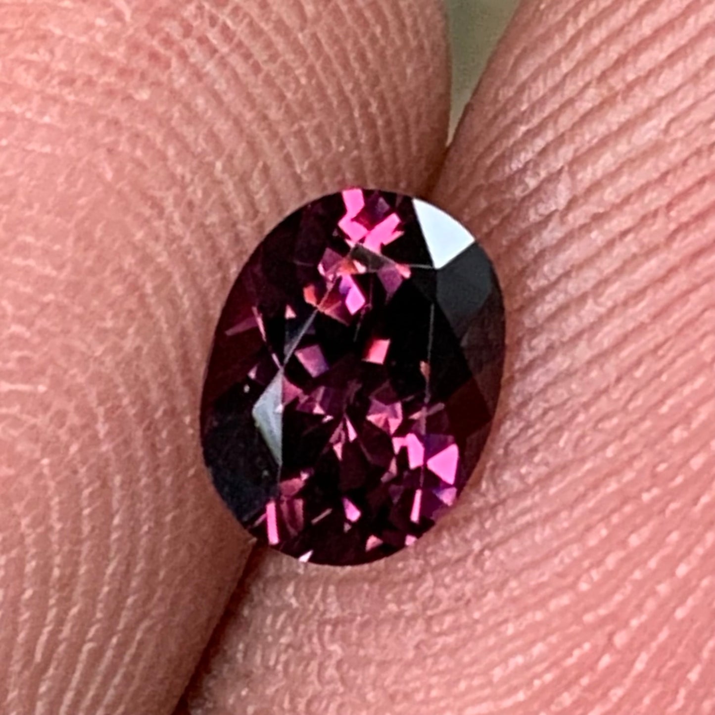 Velvet Spinel 0.8 Ct Oval Natural Loose Gemstone For Center Stone From Sri Lanka