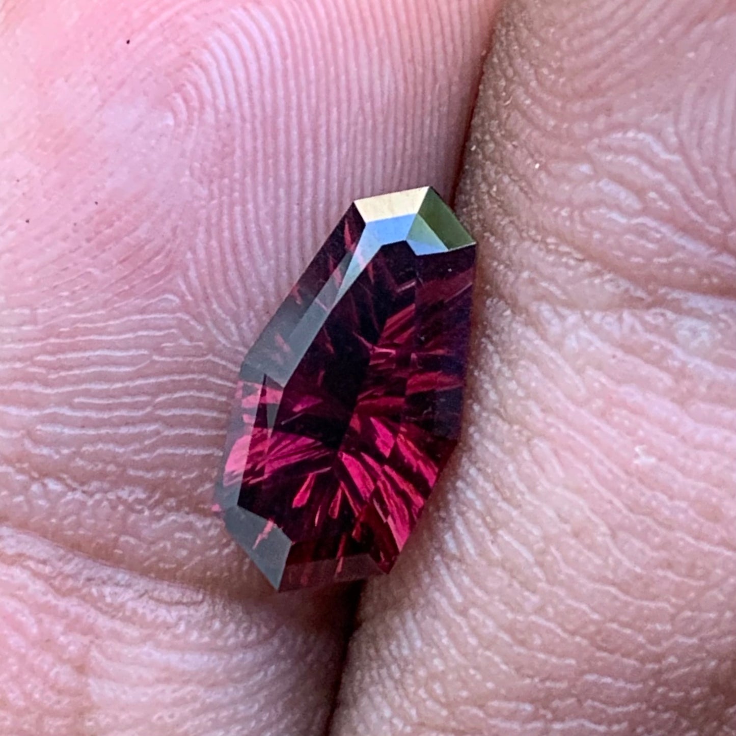 Red Garnet Fantasy / Concave Cut Modified Shield 2 Ct Natural Loose Gemstone For Jewelry Making