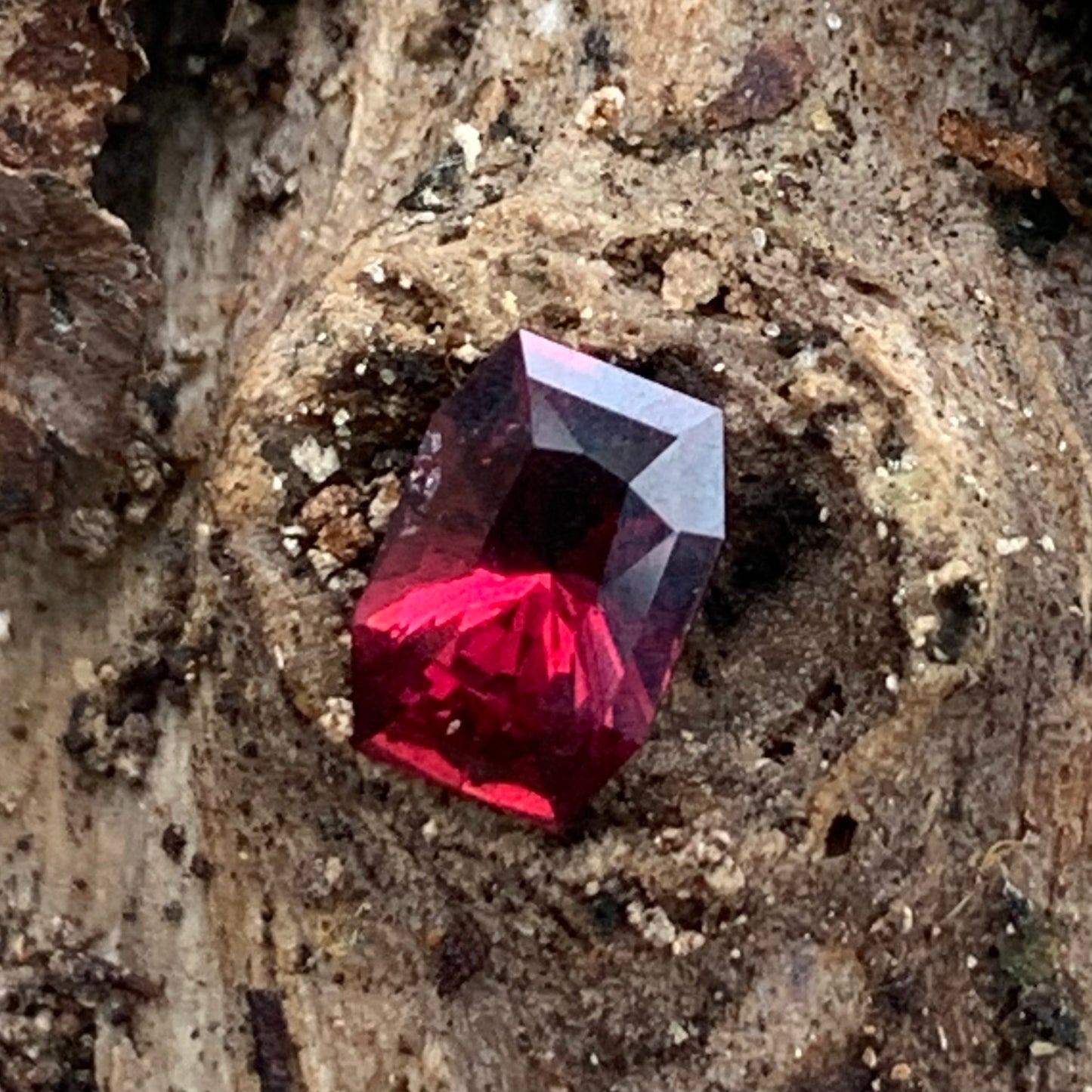 Red Garnet Modified Rectangular 0.98 Ct Natural Loose Gemstone For Jewelry Making 💎✨