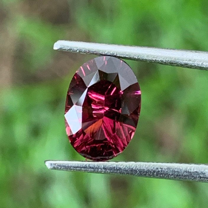 Red Garnet Fantasy Cut / Concave Cut Oval 1.75 Ct Natural Loose Gemstone For Jewelry Making