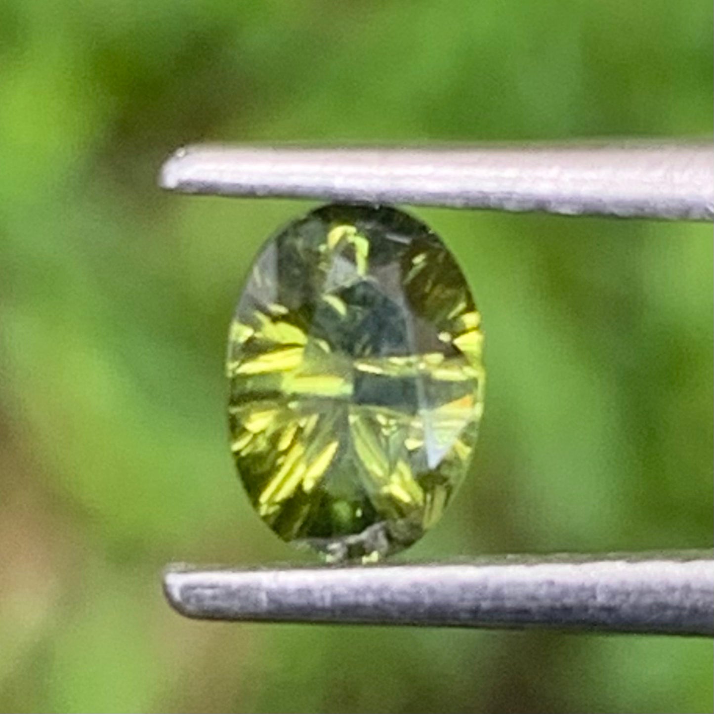 Natural Green Zircon Oval 0.35 Ct Concave Cut Loose Gemstone For Jewelry Making
