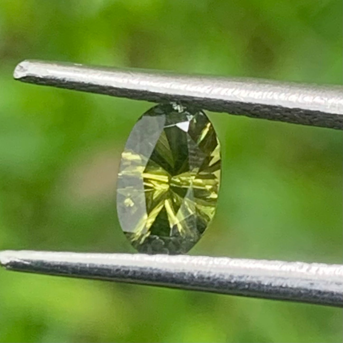 Natural Green Zircon Oval 0.45 Ct Concave Cut Loose Gemstone For Jewelry Making