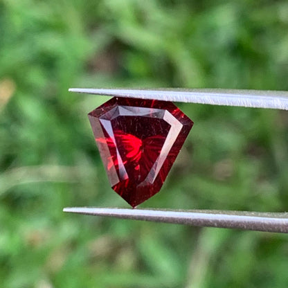 Red Garnet Fantasy / Concave Cut Fancy Shield 3.12 Ct Natural Loose Gemstone For Jewelry Making