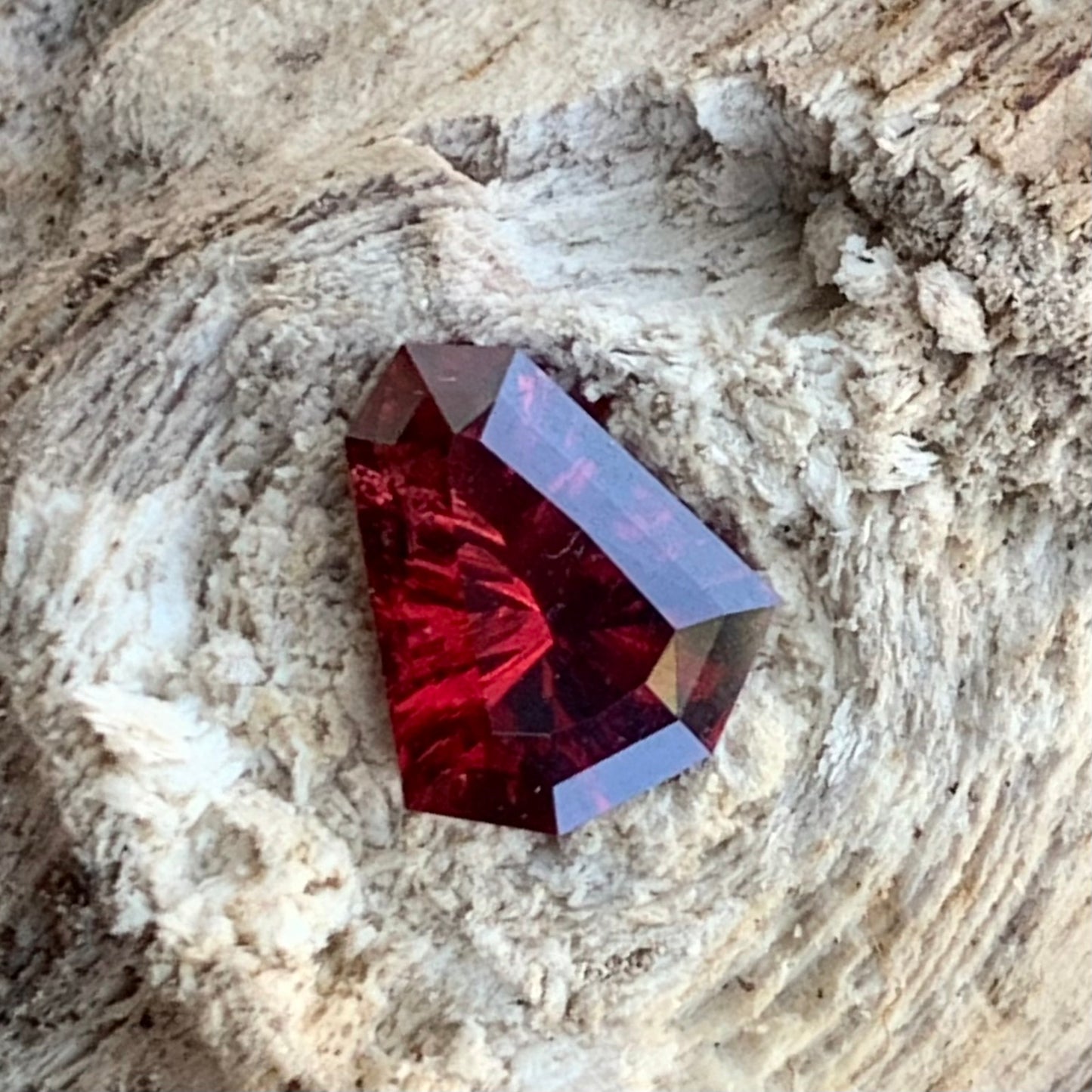 Red Garnet Fantasy / Concave Cut Fancy Shield 1.02 Ct Natural Loose Gemstone For Jewelry Making