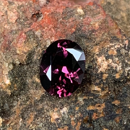Velvet Spinel 0.8 Ct Oval Natural Loose Gemstone For Center Stone From Sri Lanka