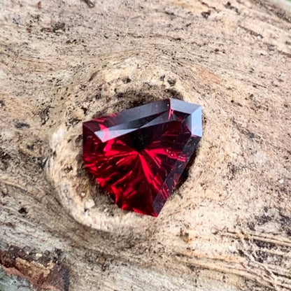 Red Garnet Fantasy / Concave Cut Fancy Shield 1.68 Ct Natural Loose Gemstone For Jewelry Making