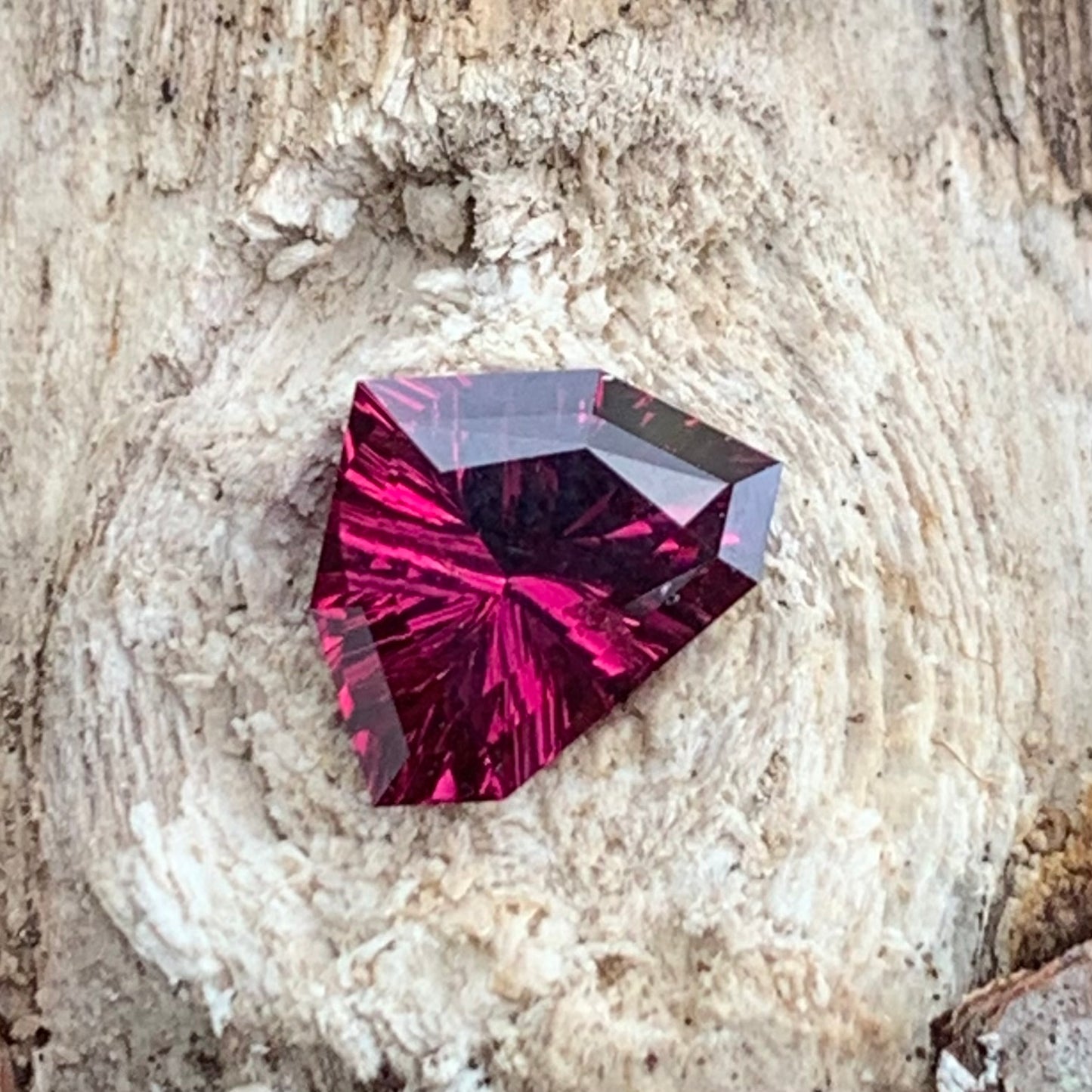 Red Garnet Fantasy / Concave Cut Fancy Trillion 1.50 Ct Natural Loose Gemstone For Jewelry Making 💎✨