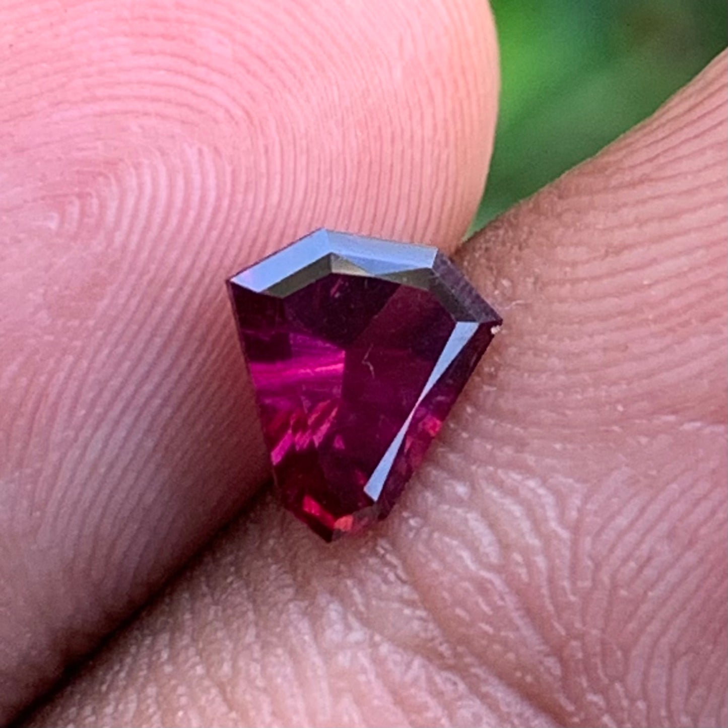 Red Garnet Fantasy / Concave Cut Fancy Shield 0.83 Ct Natural Loose Gemstone For Jewelry Making
