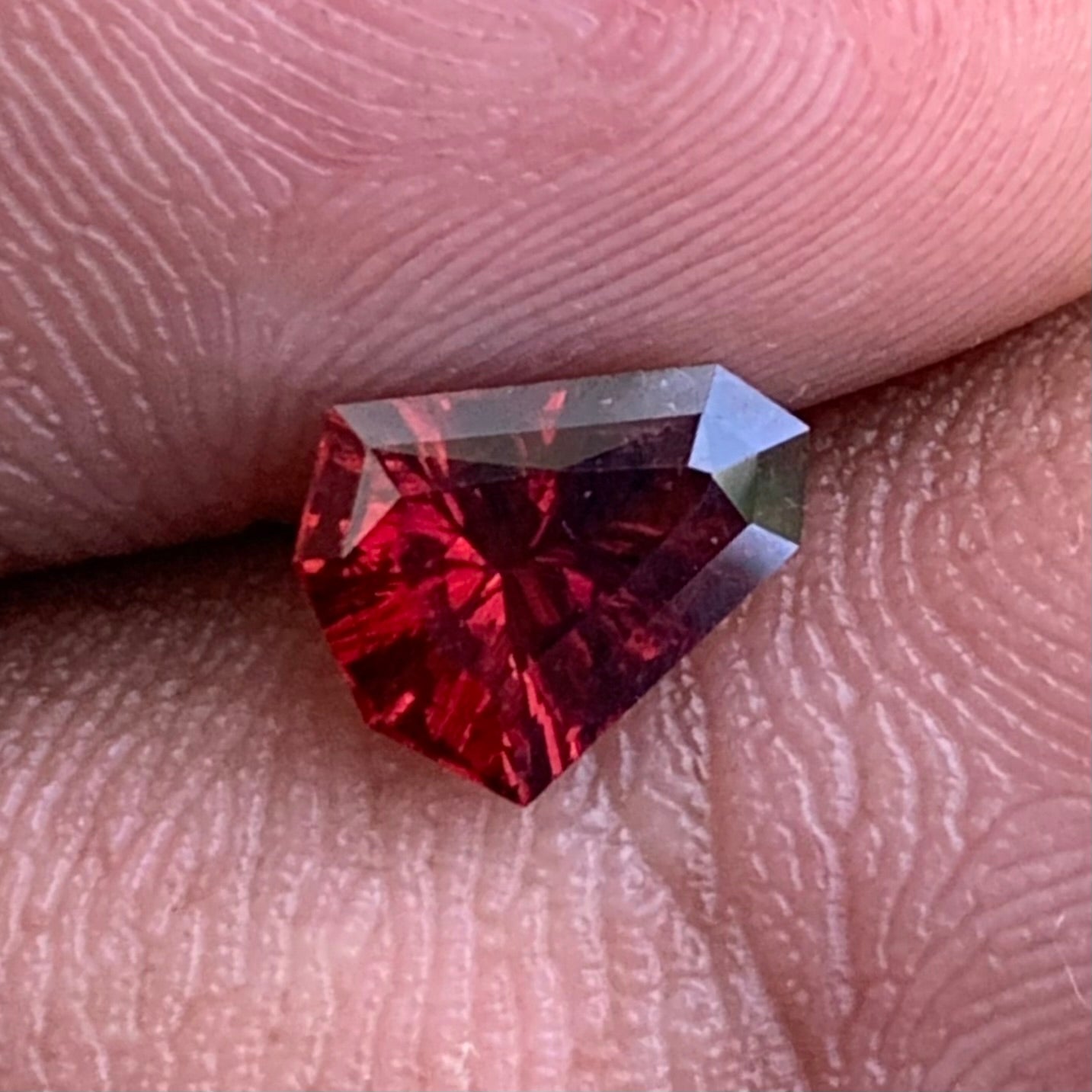Red Garnet Fantasy / Concave Cut Fancy Shield 1.02 Ct Natural Loose Gemstone For Jewelry Making