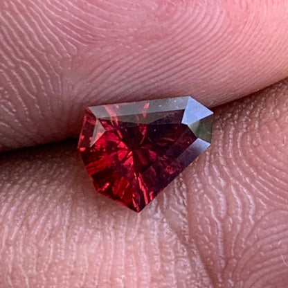 Red Garnet Fantasy / Concave Cut Fancy Shield 1.02 Ct Natural Loose Gemstone For Jewelry Making
