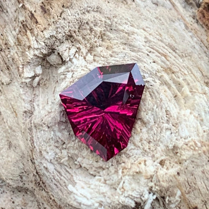 Red Garnet Fantasy / Concave Cut Fancy Trillion 1.50 Ct Natural Loose Gemstone For Jewelry Making 💎✨