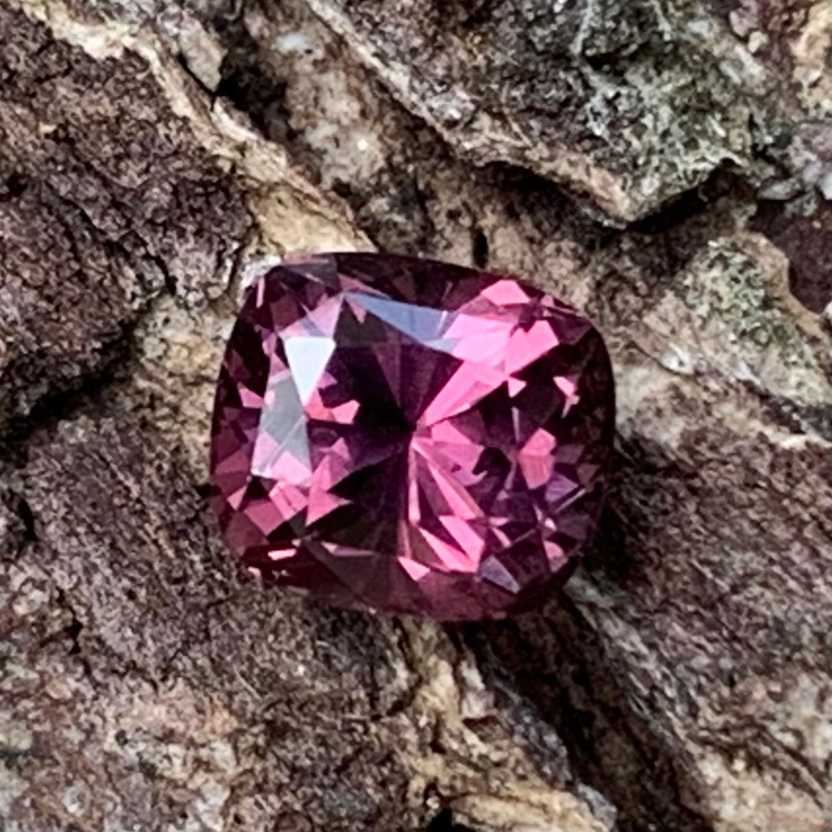 Velvet Spinel Rectangular Cushion 1.96 Ct Loose Gemstone For Jewelry Making