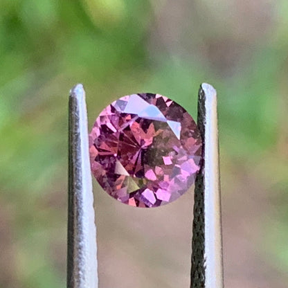 Pinkish Purple Spinel 5.55 mm Round 0.8 Ct Loose Gemstone For Jewelry Making