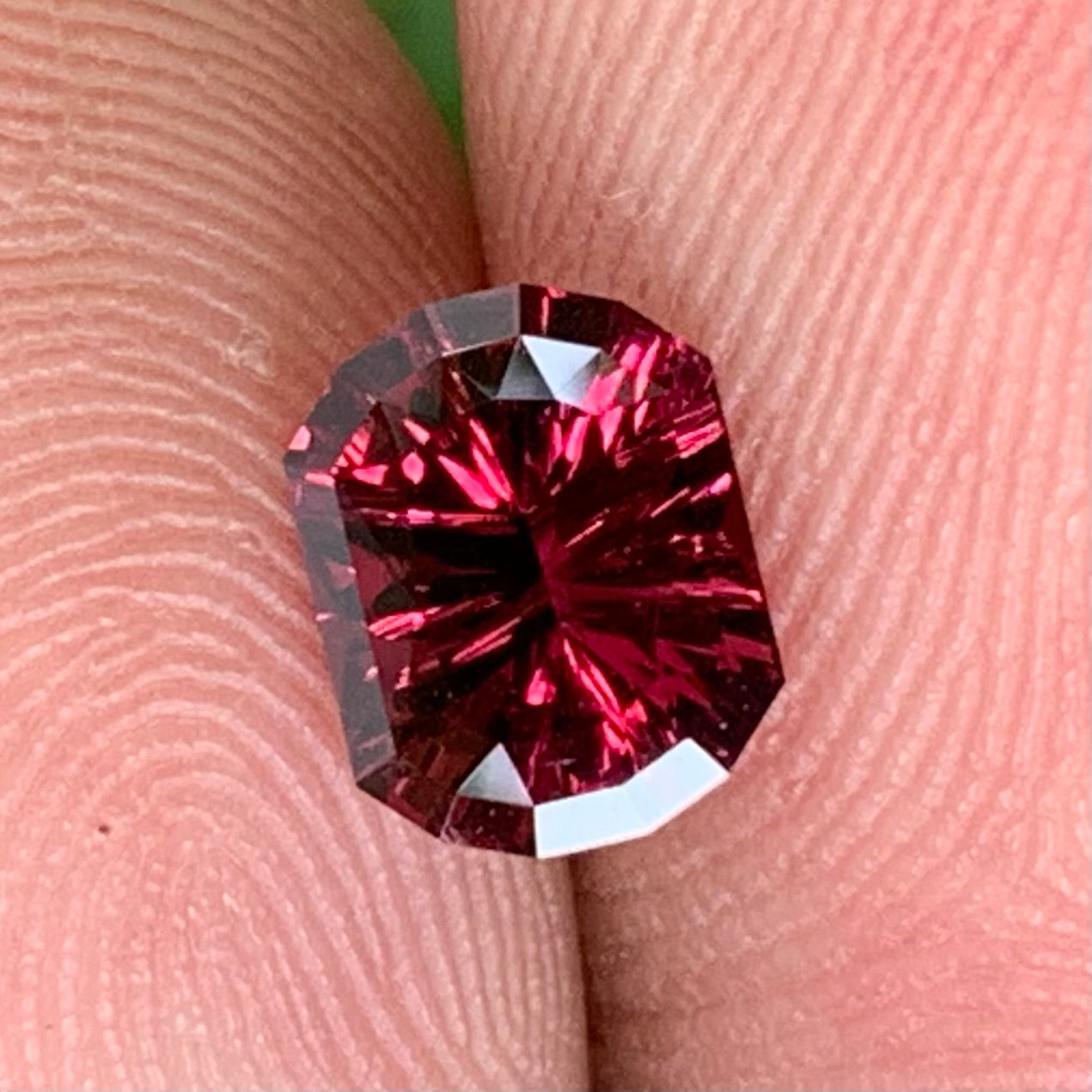 Red Garnet Fantasy Cut / Concave Cut Modified Oval 1.27 Ct Natural Loose Gemstone For Jewelry Making