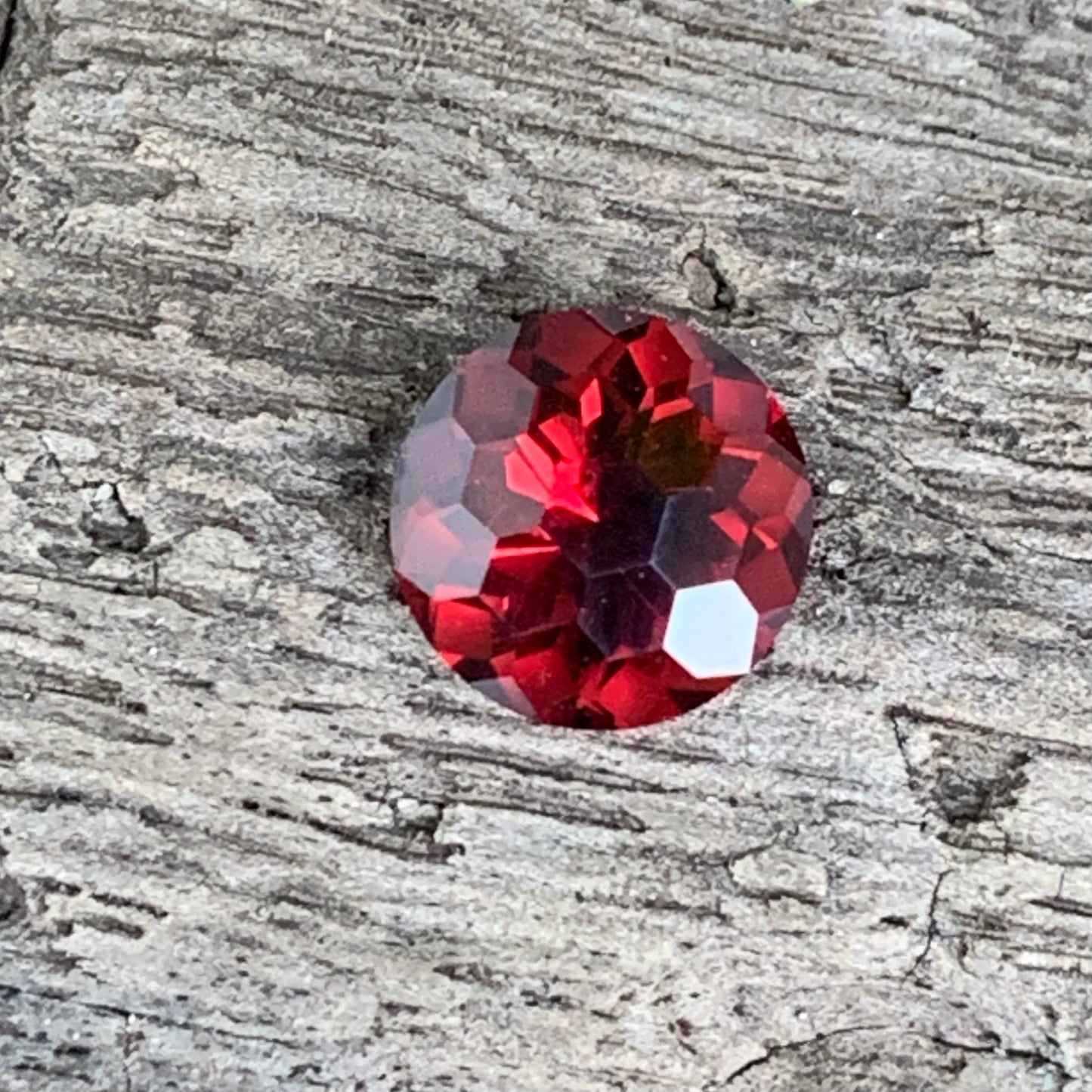 Garnet Round 8 mm / 2.30 Ct Fancy Football Cut Loose Gemstone For Contemporary Jewelry