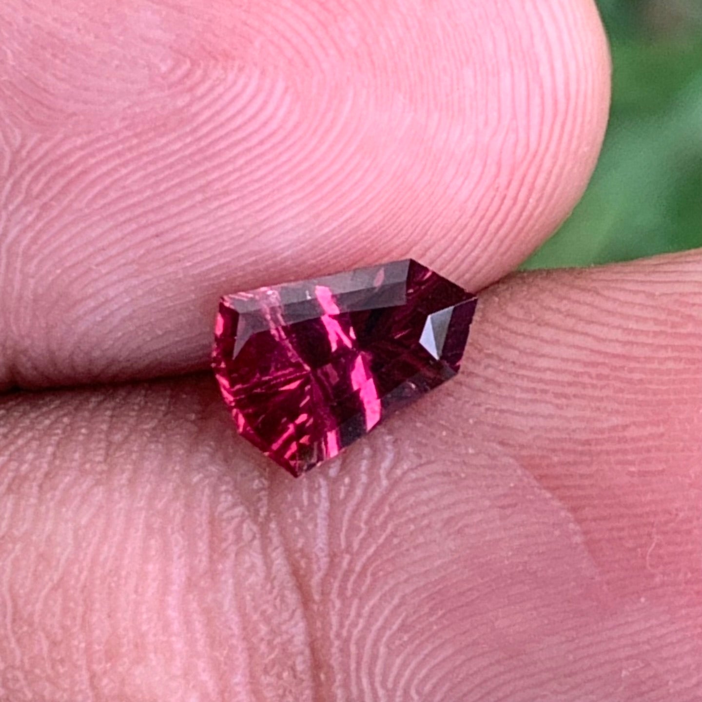 Red Garnet Fantasy / Concave Cut Fancy Shield 0.97 Ct Natural Loose Gemstone For Jewelry Making