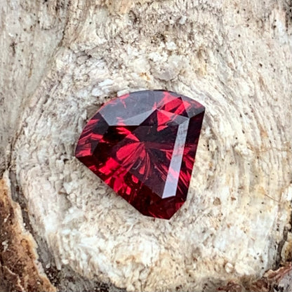 Red Garnet Fantasy / Concave Cut Fancy Shield 1.38 Ct Natural Loose Gemstone For Jewelry Making