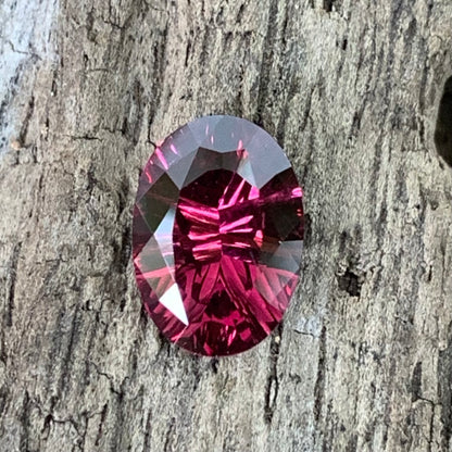 Red Garnet Fantasy Cut / Concave Cut Oval 1.75 Ct Natural Loose Gemstone For Jewelry Making