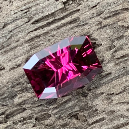 Red Garnet Fantasy / Concave Cut Modified Rectangular 1.07 Ct Natural Loose Gemstone For Jewelry Making