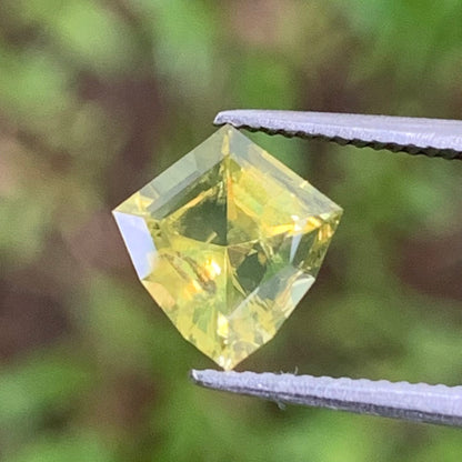 Hazy Greenish Yellow Zircon Shield 1.38 Ct Natural Loose Gemstone For Jewelry Making