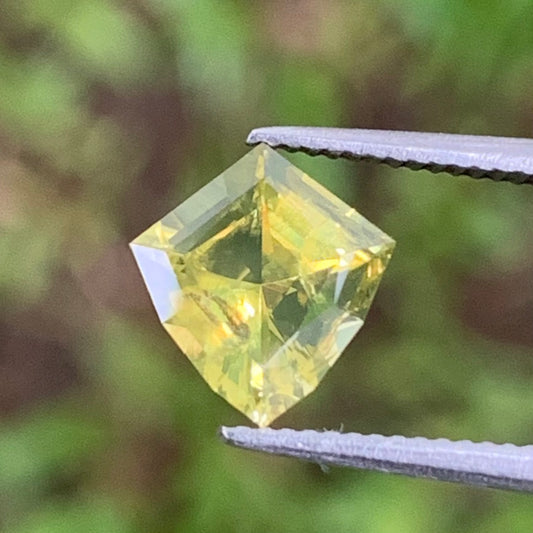 Hazy Greenish Yellow Zircon Shield 1.38 Ct Natural Loose Gemstone For Jewelry Making