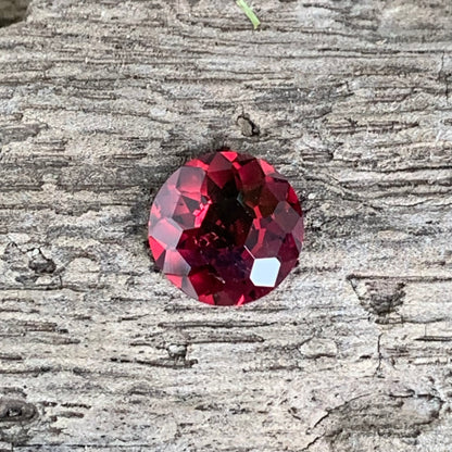 Garnet Round 7.6 mm / 1.75 Ct Fancy Football Cut Loose Gemstone For Contemporary Jewelry