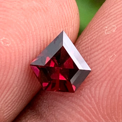 Deep Red Garnet Geometric Shape Modified Kite 7.55 mm / 1.3 Ct Natural Loose Gemstone For Jewelry Making