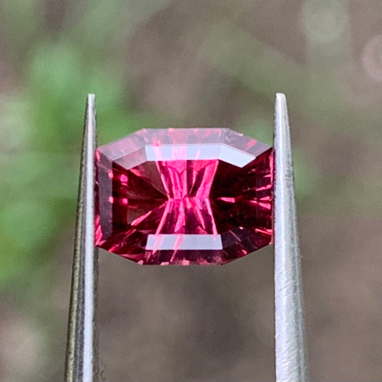 Red Garnet Fantasy / Concave Cut Modified Rectangular 1.02 Ct Natural Loose Gemstone For Jewelry Making