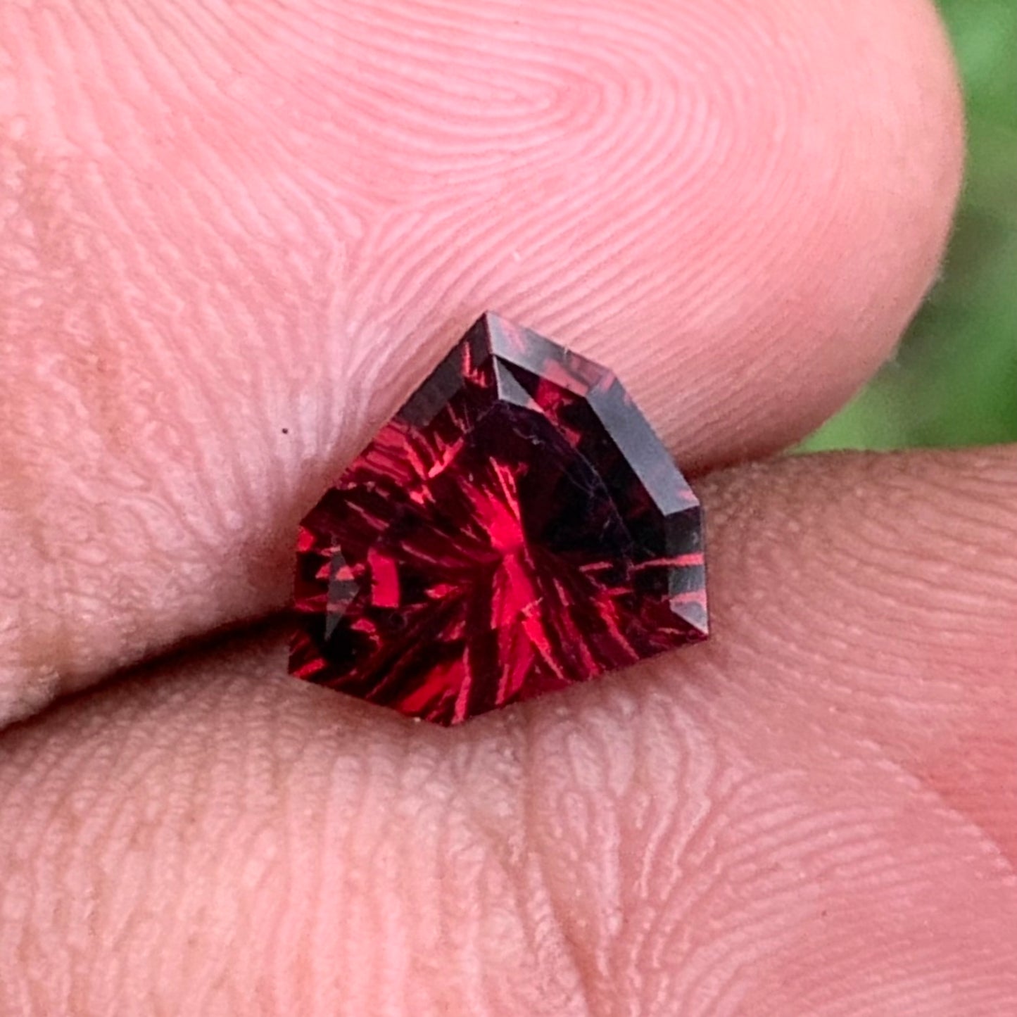 Red Garnet Fantasy / Concave Cut Fancy Shield 1.80 Ct Natural Loose Gemstone For Jewelry Making