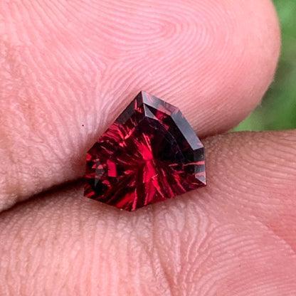 Red Garnet Fantasy / Concave Cut Fancy Shield 1.80 Ct Natural Loose Gemstone For Jewelry Making