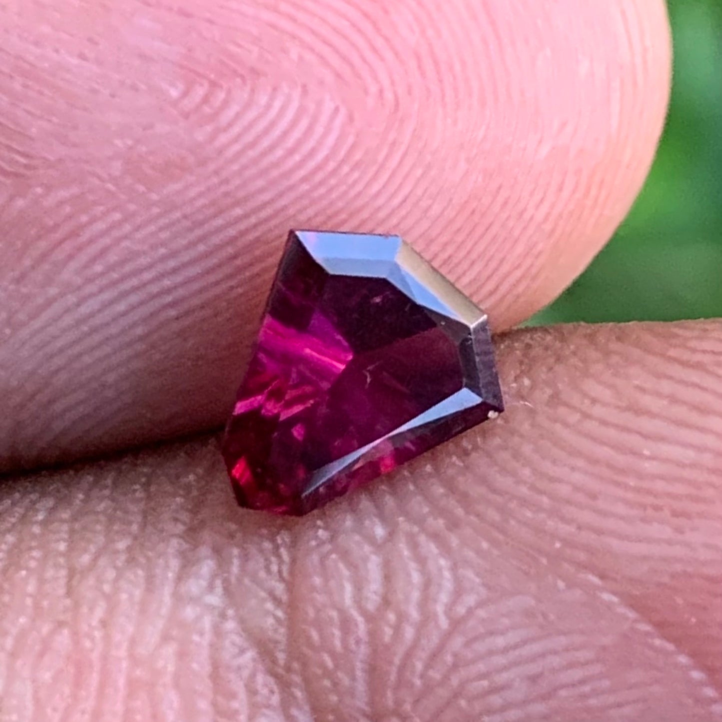 Red Garnet Fantasy / Concave Cut Fancy Shield 0.83 Ct Natural Loose Gemstone For Jewelry Making